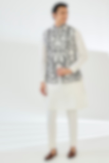 Ivory Matka Silk Applique Embroidered Bundi Jacket Set by Seema Gujral Men at Pernia's Pop Up Shop