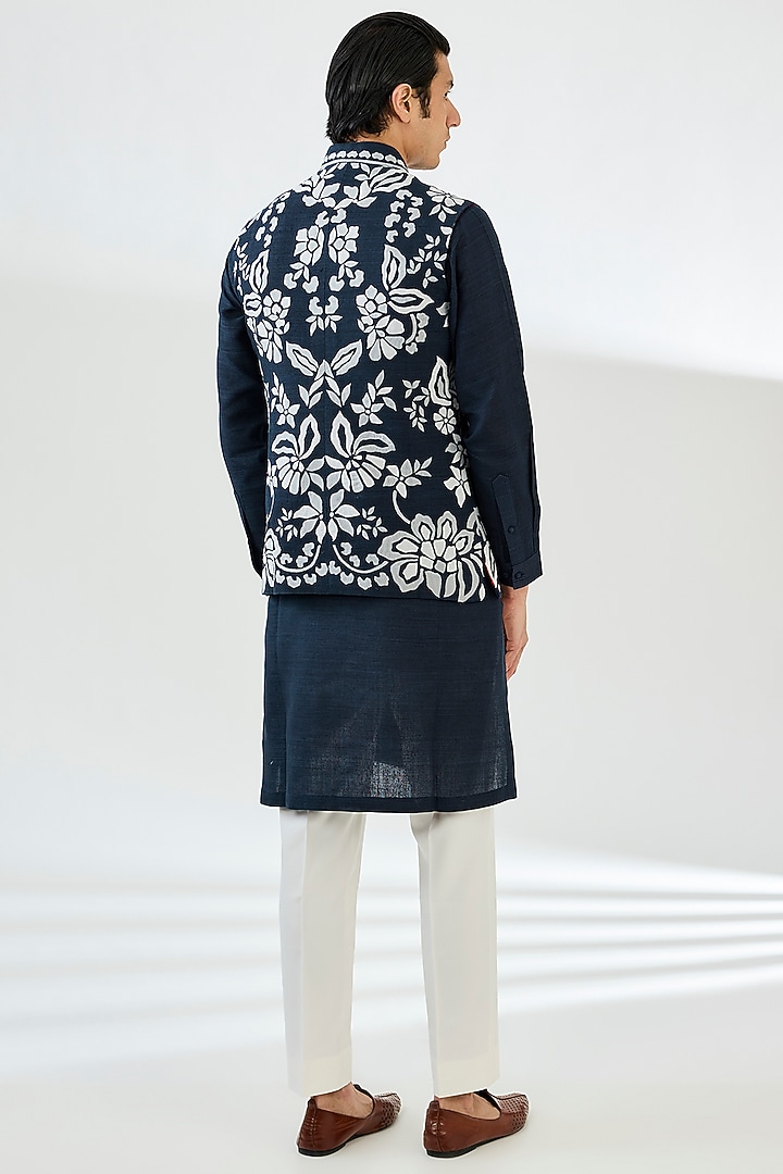 Midnight Blue Matka Silk Applique Embroidered Bundi Jacket Set by Seema Gujral Men at Pernia's Pop Up Shop