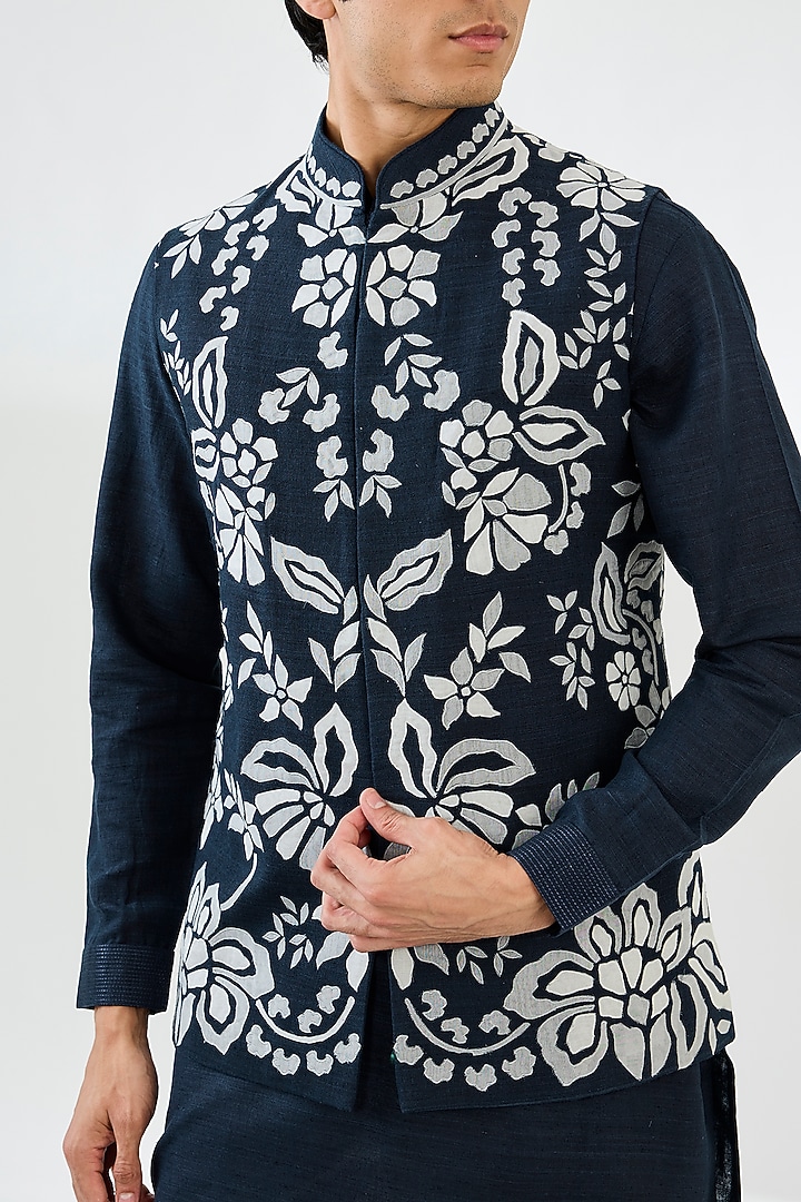 Midnight Blue Matka Silk Applique Embroidered Bundi Jacket Set by Seema Gujral Men at Pernia's Pop Up Shop