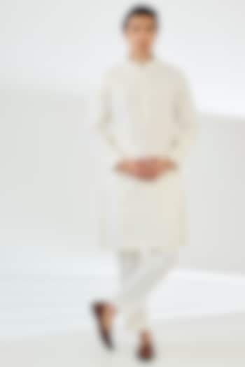 Ivory Matka Silk Thread Embroidered Kurta Set by Seema Gujral Men at Pernia's Pop Up Shop