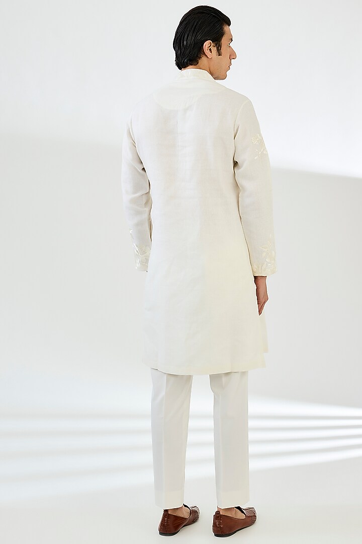 Ivory Matka Silk Thread Embroidered Kurta Set by Seema Gujral Men at Pernia's Pop Up Shop