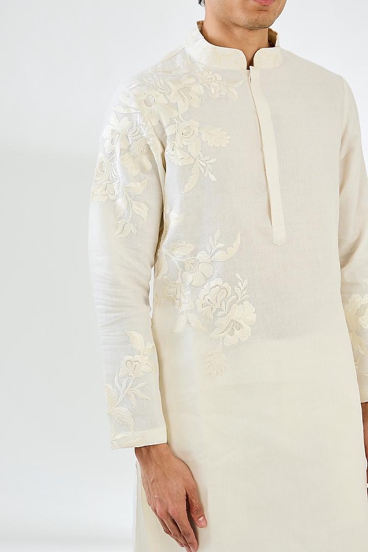 Ivory Matka Silk Thread Embroidered Kurta Set by Seema Gujral Men at Pernia's Pop Up Shop