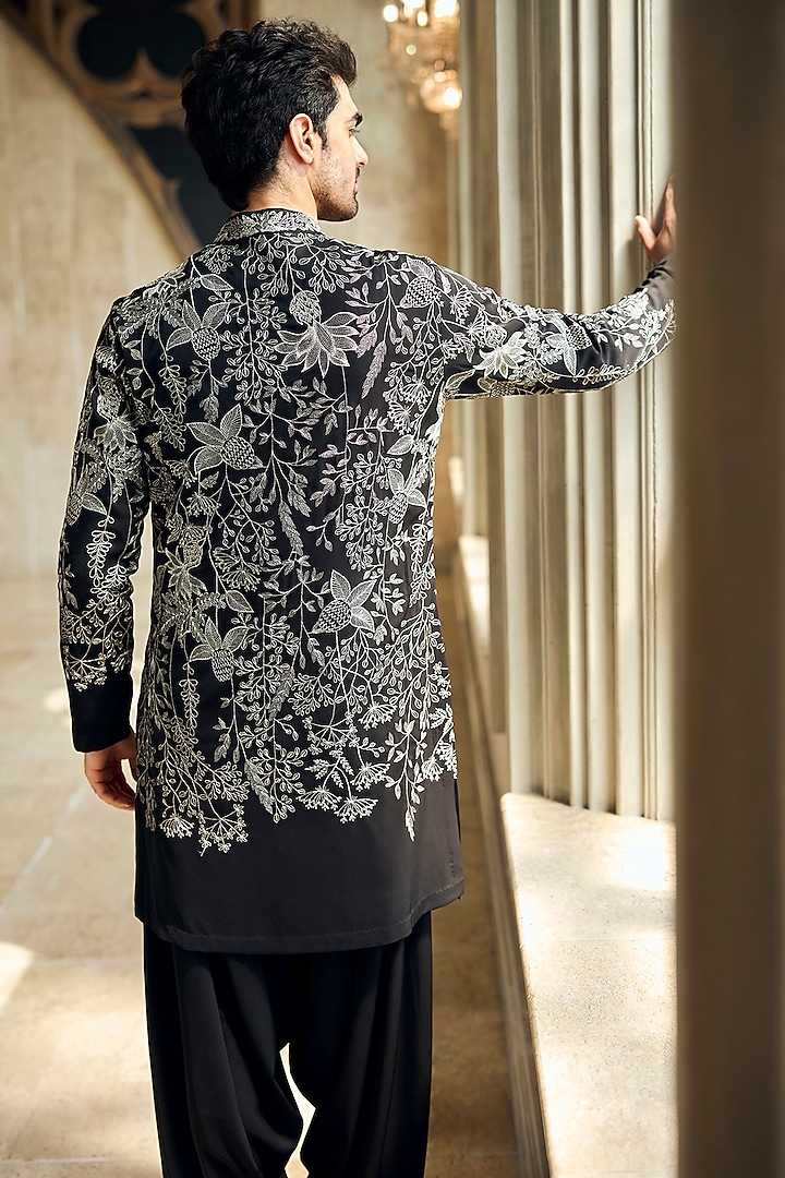 Black Italian Crepe Zari Embroidered Kurta Set by Seema Gujral Men at Pernia's Pop Up Shop