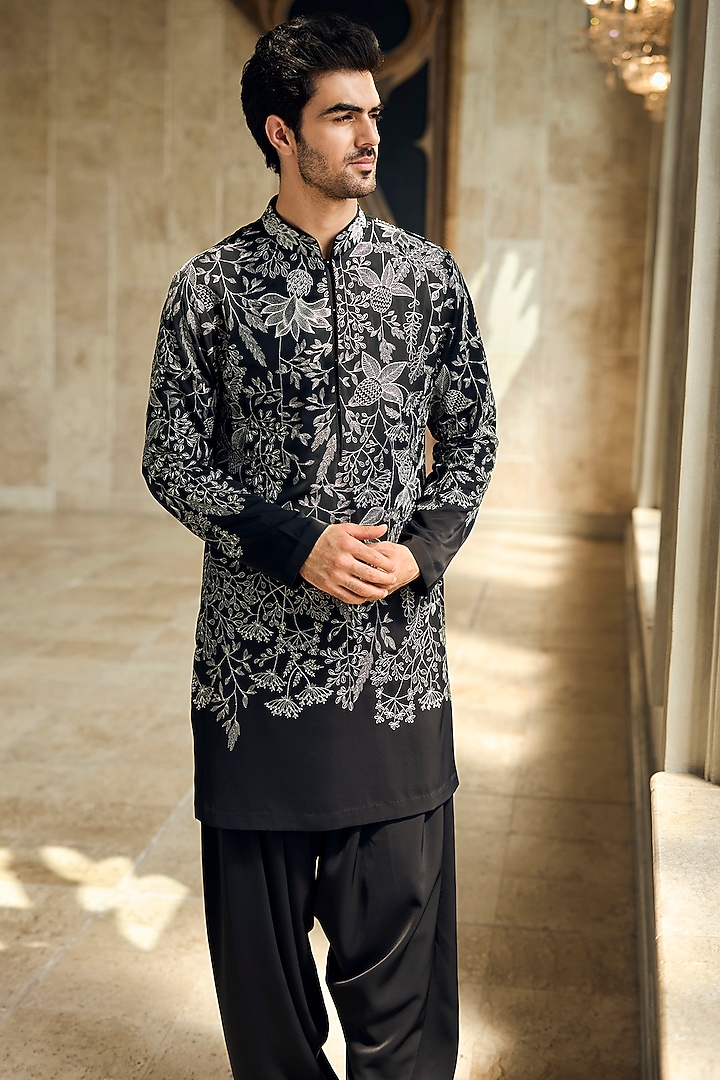 Black Italian Crepe Zari Embroidered Kurta Set by Seema Gujral Men at Pernia's Pop Up Shop
