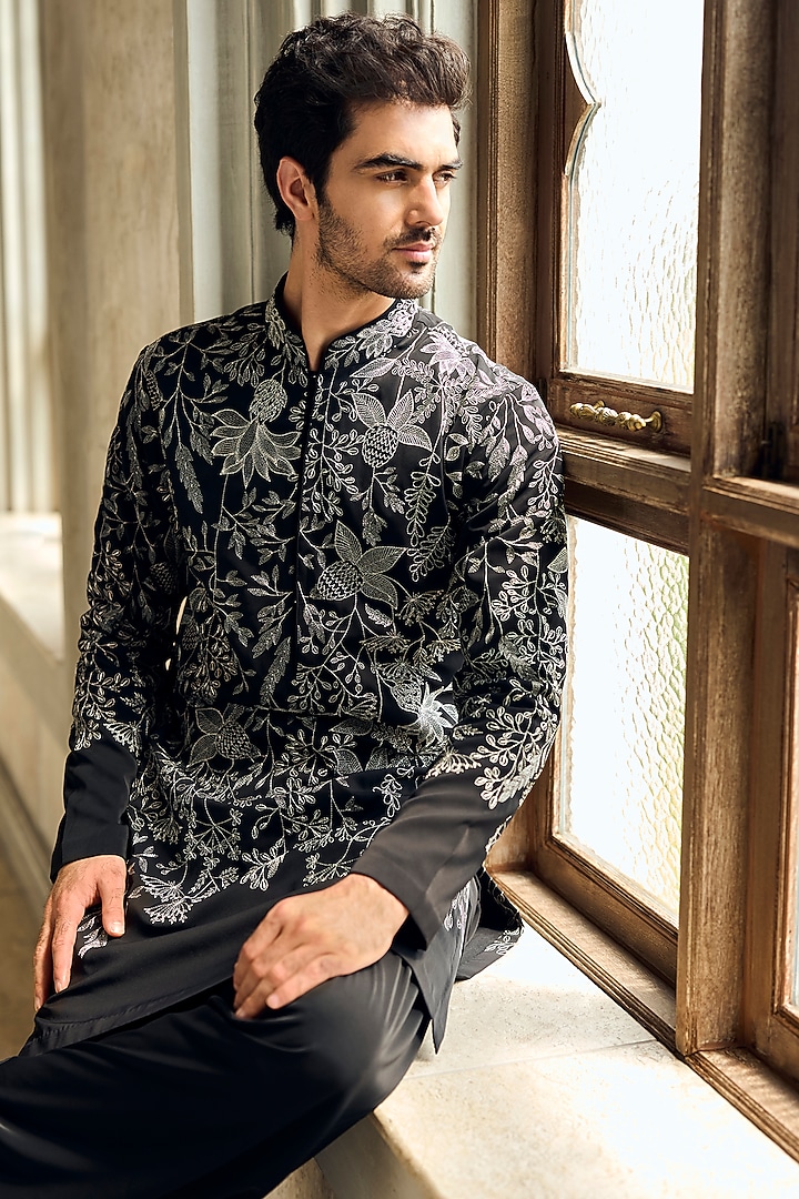Black Italian Crepe Zari Embroidered Kurta Set by Seema Gujral Men at Pernia's Pop Up Shop