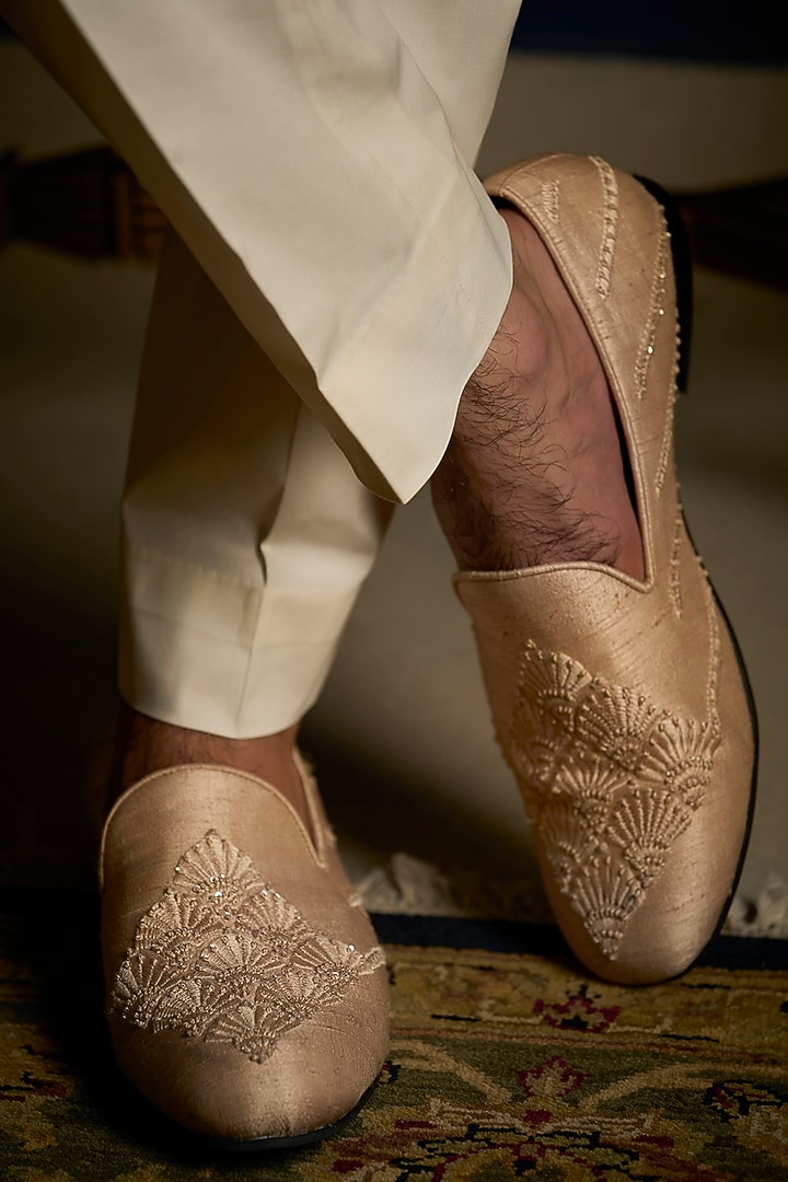 Peach Raw Silk & Silk Groom Sherwani Set by Seema Gujral Men at Pernia's Pop Up Shop
