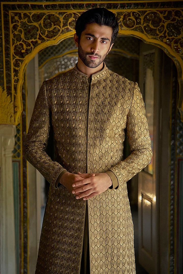 Antique Gold Textured Silk Thread Embroidered Groom Sherwani Set by Seema Gujral Men at Pernia's Pop Up Shop