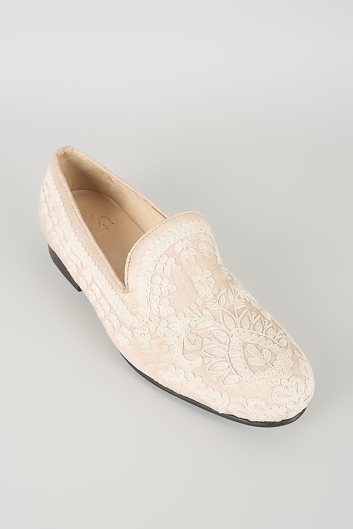 Nude Leather Juttis by Seema Gujral Men at Pernia's Pop Up Shop