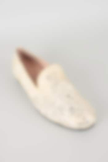 Ivory Leather Juttis by Seema Gujral Men at Pernia's Pop Up Shop