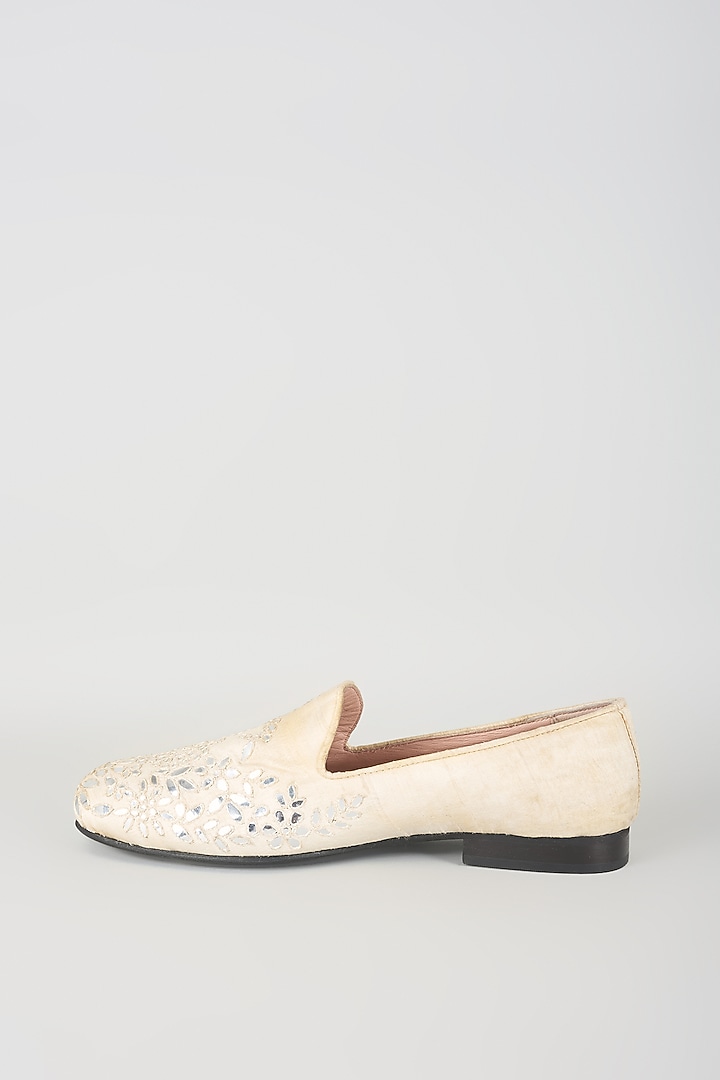 Ivory Leather Juttis by Seema Gujral Men at Pernia's Pop Up Shop