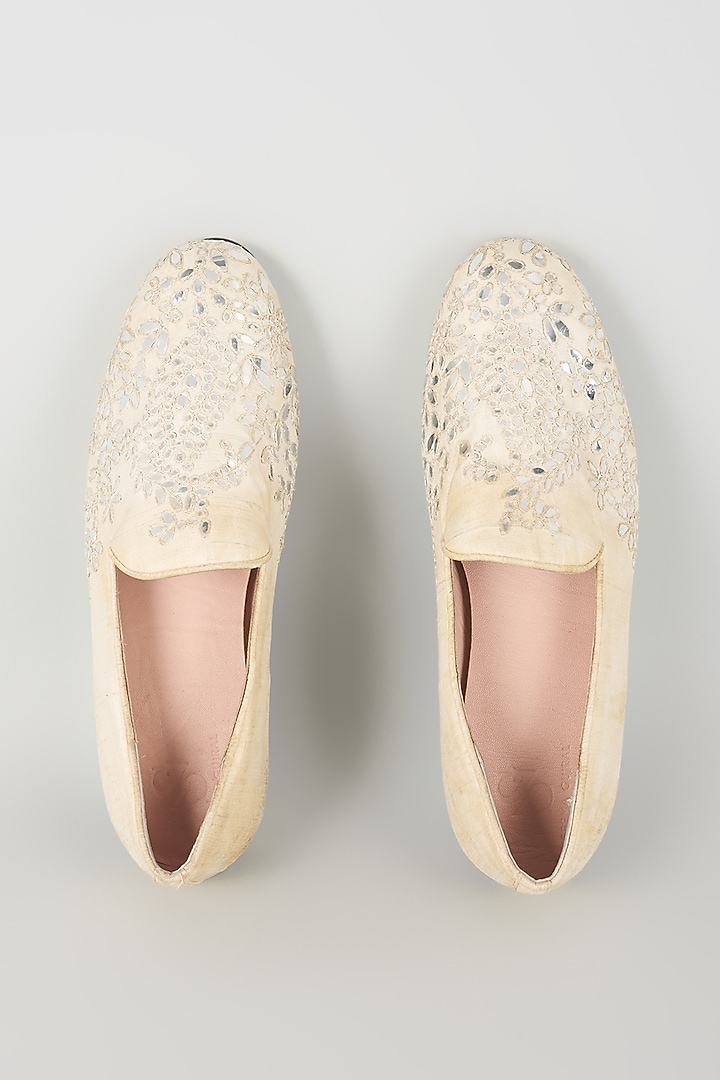 Ivory Leather Juttis by Seema Gujral Men at Pernia's Pop Up Shop