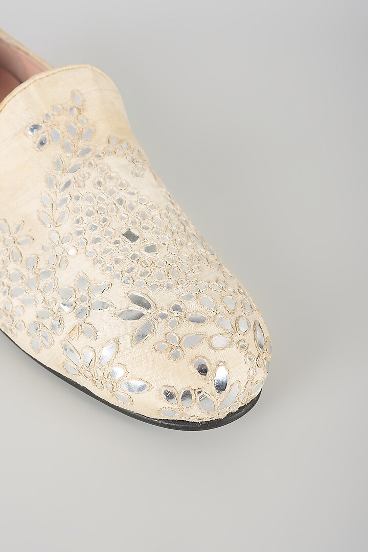 Ivory Leather Juttis by Seema Gujral Men at Pernia's Pop Up Shop