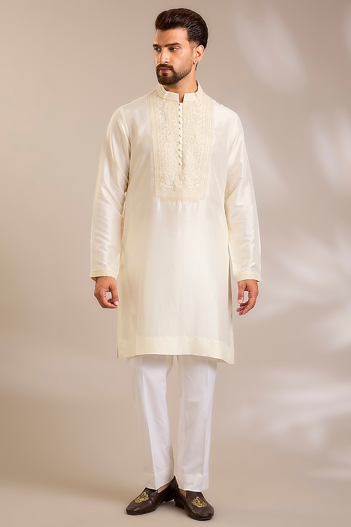 Ivory Silk Kurta Set by Seema Gujral Men at Pernia's Pop Up Shop