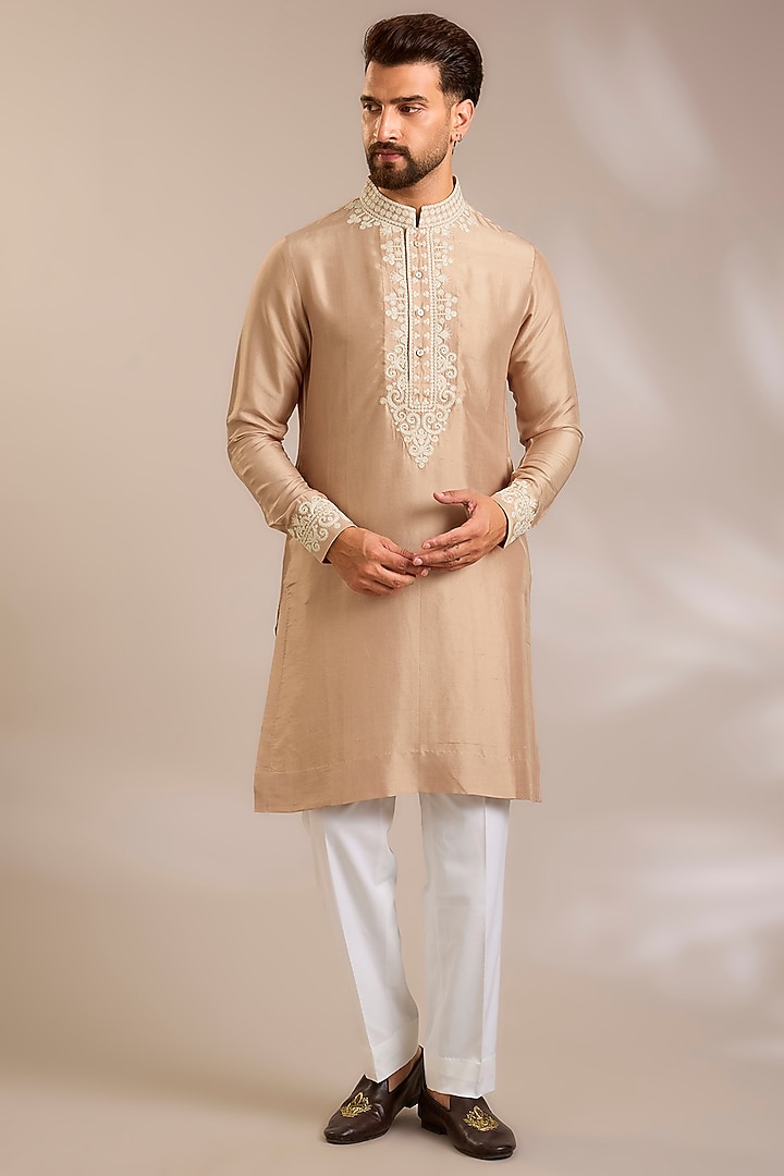 Peach Silk Kurta Set by Seema Gujral Men at Pernia's Pop Up Shop