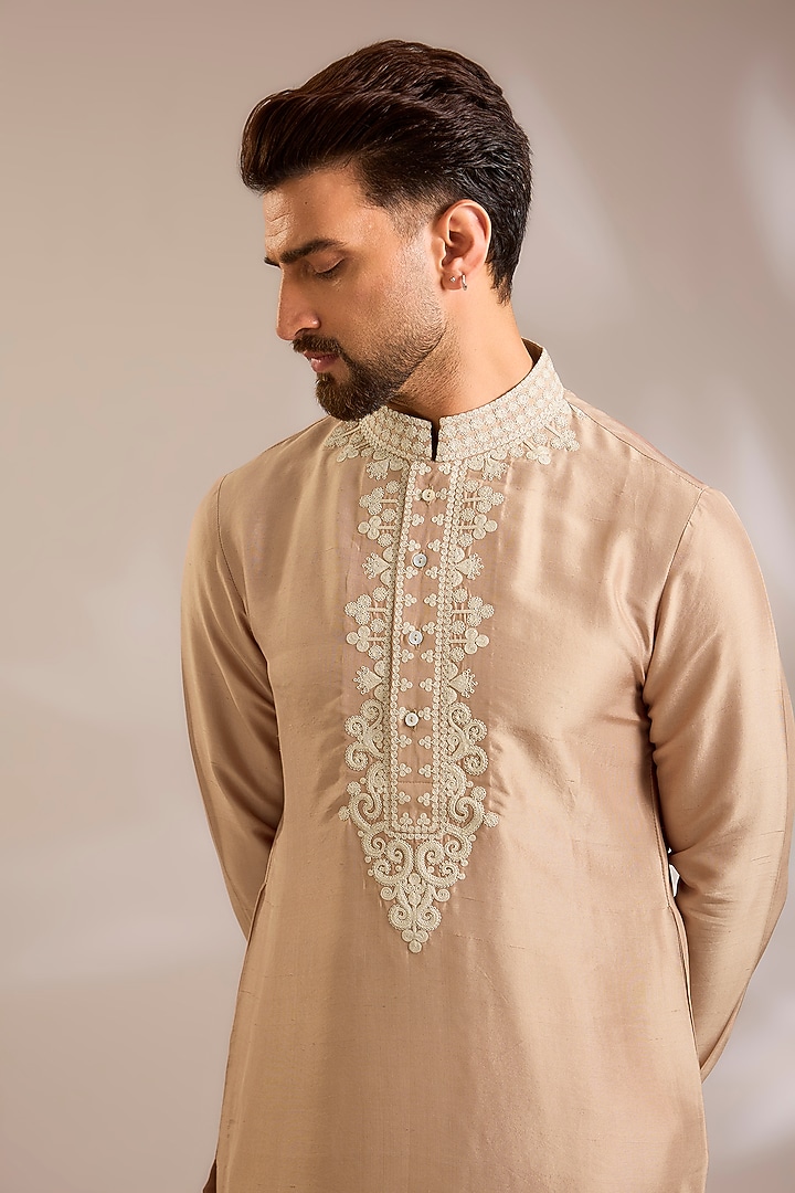 Peach Silk Kurta Set by Seema Gujral Men at Pernia's Pop Up Shop