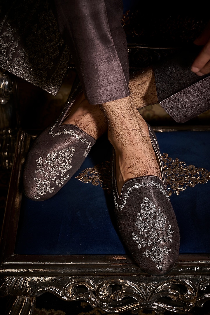 Ash Grey Raw Silk Embroidered Indo-Western Set by Seema Gujral Men at Pernia's Pop Up Shop