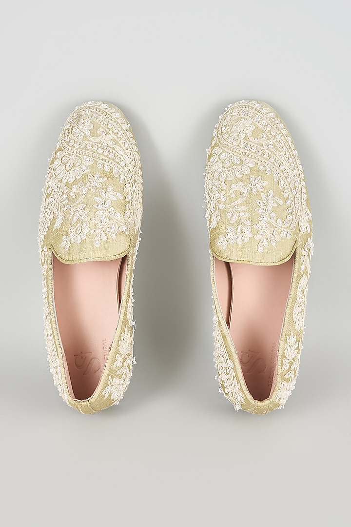 Ivory Silk Juttis by Seema Gujral Men at Pernia's Pop Up Shop