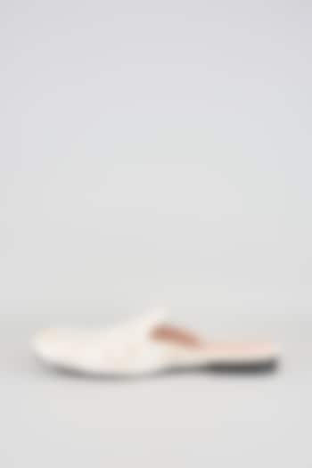 Ivory Silk Juttis by Seema Gujral Men at Pernia's Pop Up Shop