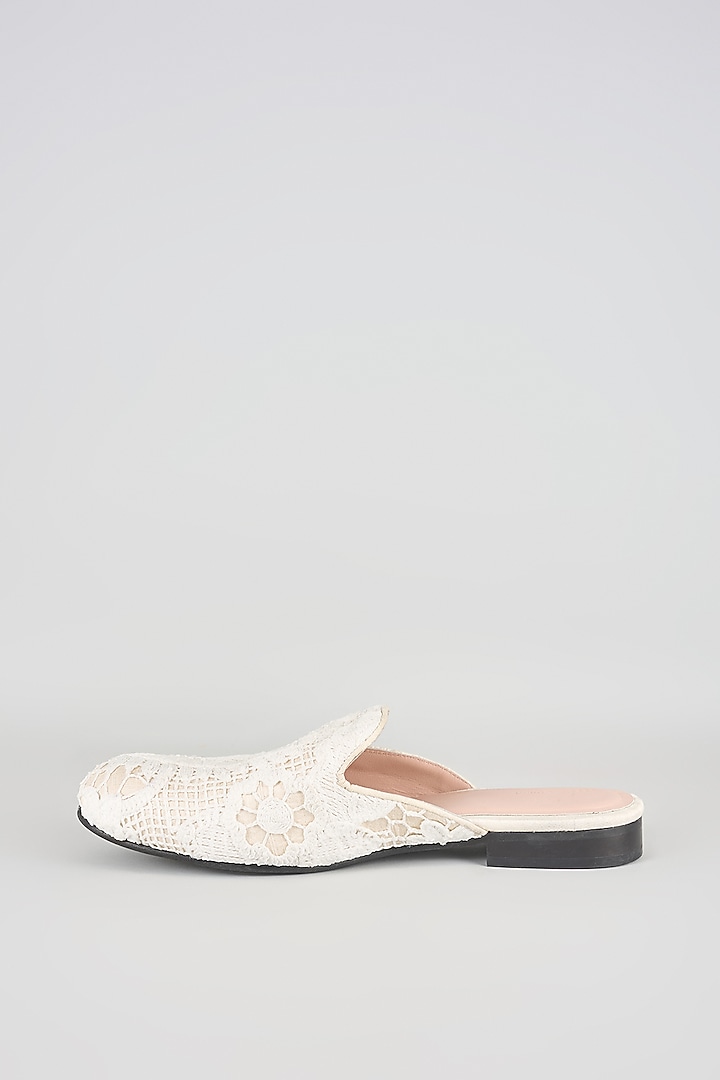 Ivory Silk Juttis by Seema Gujral Men at Pernia's Pop Up Shop