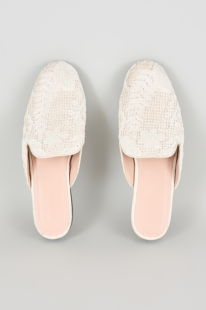 Ivory Silk Juttis by Seema Gujral Men at Pernia's Pop Up Shop
