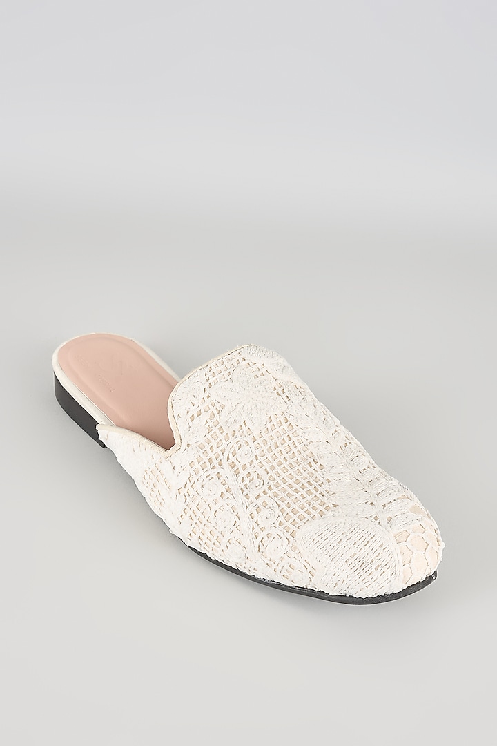 Ivory Silk Juttis by Seema Gujral Men at Pernia's Pop Up Shop