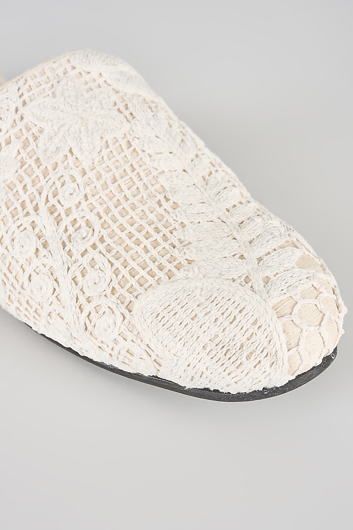Ivory Silk Juttis by Seema Gujral Men at Pernia's Pop Up Shop