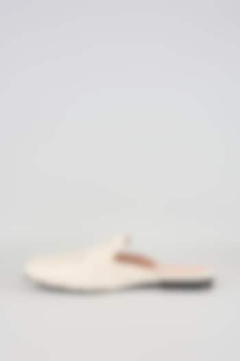 Ivory Silk Juttis by Seema Gujral Men at Pernia's Pop Up Shop