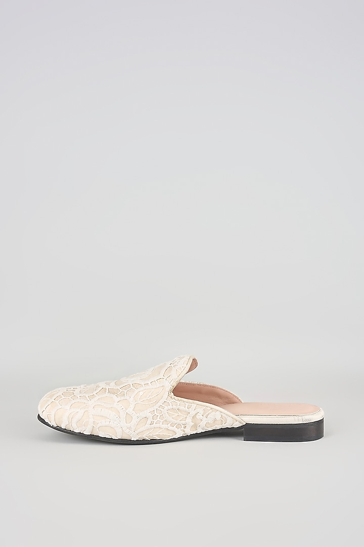 Ivory Silk Juttis by Seema Gujral Men at Pernia's Pop Up Shop