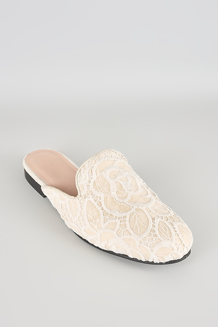 Ivory Silk Juttis by Seema Gujral Men at Pernia's Pop Up Shop