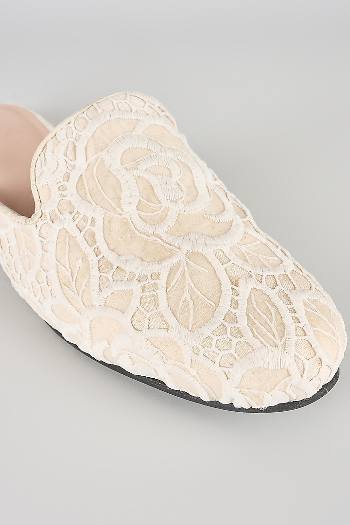 Ivory Silk Juttis by Seema Gujral Men at Pernia's Pop Up Shop