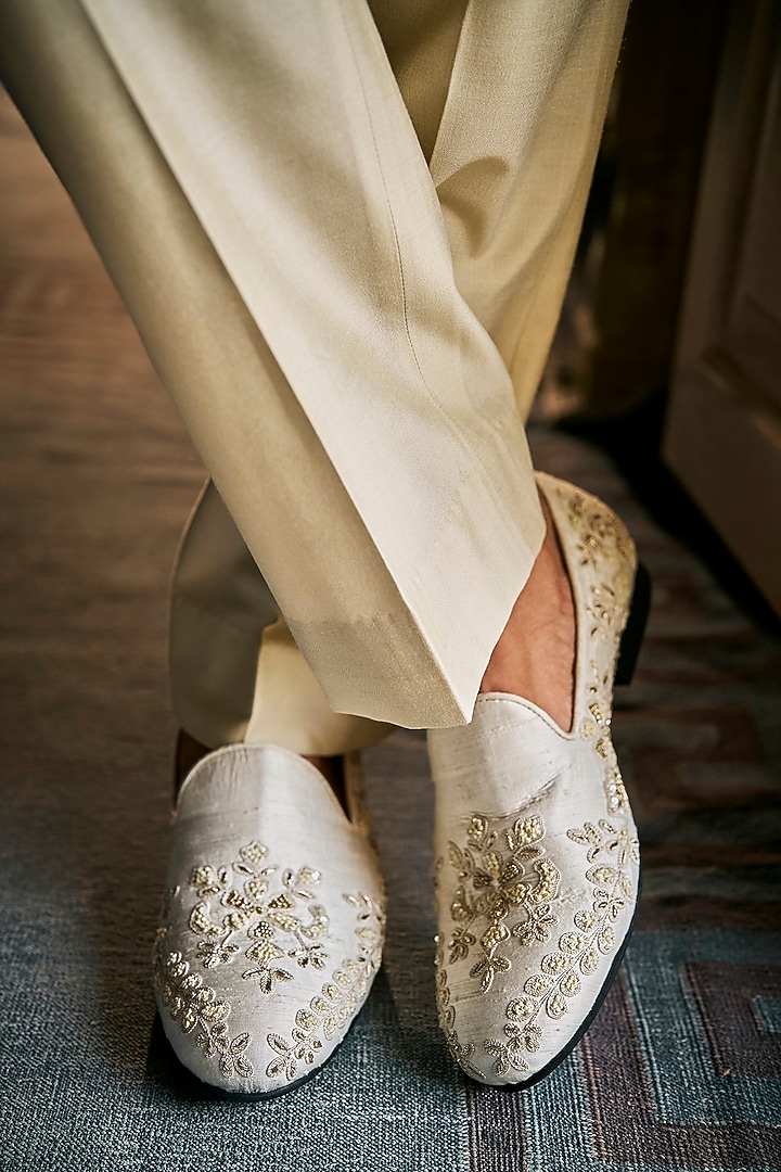 Ivory Raw Silk Dori Embroidered Groom Sherwani Set by Seema Gujral Men at Pernia's Pop Up Shop