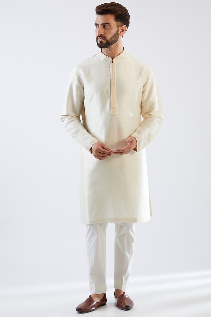 Beige Raw Silk Bundi Jacket Set by Seema Gujral Men at Pernia's Pop Up Shop
