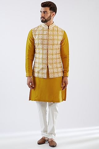 Yellow Raw Silk Gota Embroidered Bundi Jacket Set by Seema Gujral Men