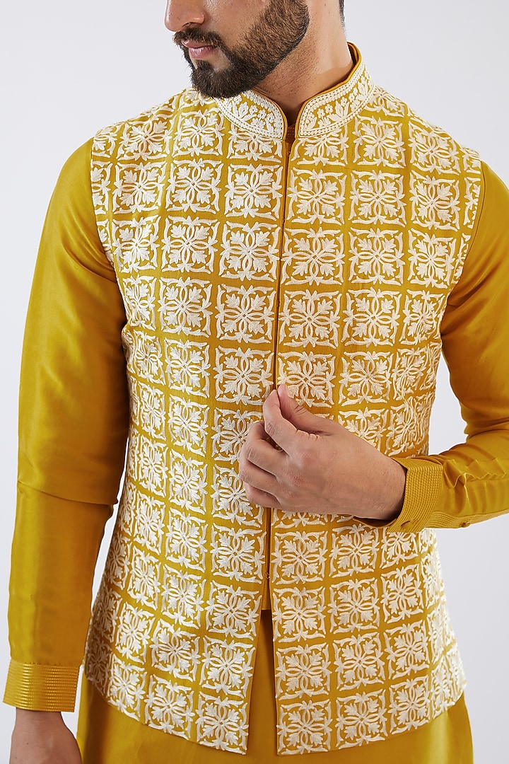 Yellow Raw Silk Gota Embroidered Bundi Jacket Set by Seema Gujral Men at Pernia's Pop Up Shop