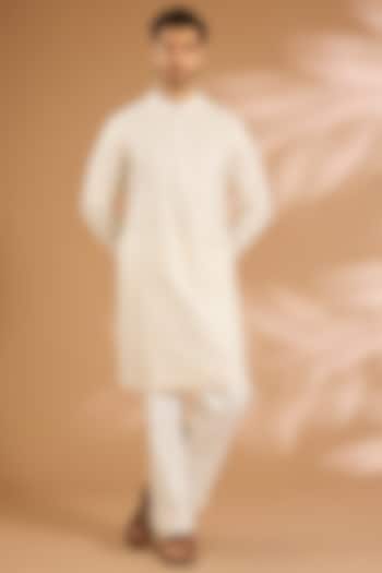 White Silk Kurta Set by Seema Gujral Men at Pernia's Pop Up Shop