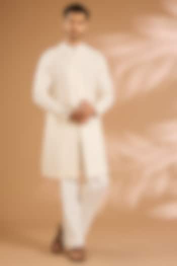 White Silk Kurta Set by Seema Gujral Men at Pernia's Pop Up Shop