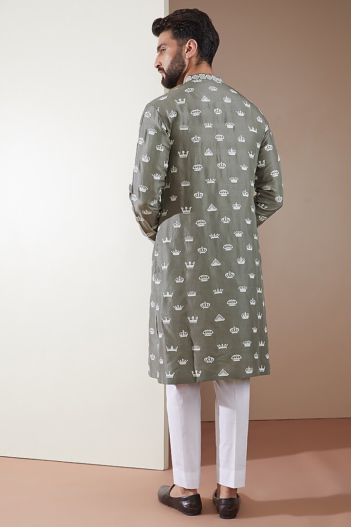 Grey Silk Embroidered Kurta Set by Seema Gujral Men at Pernia's Pop Up Shop