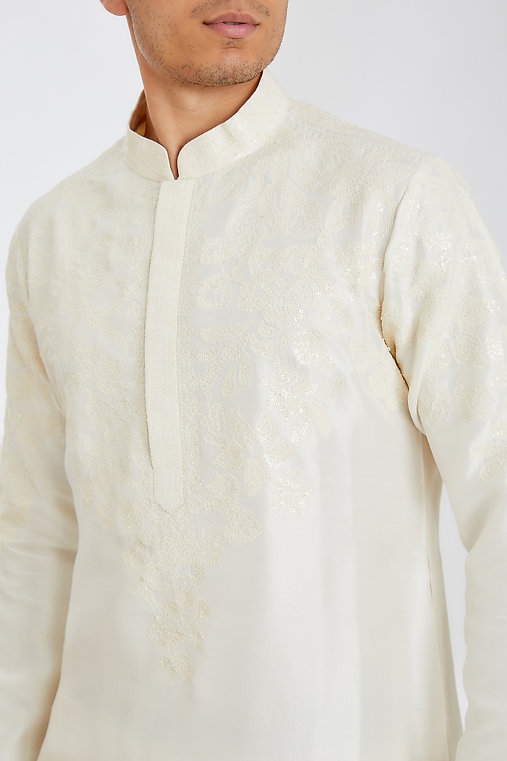 Ivory Silk Embroidered Kurta Set by Seema Gujral Men at Pernia's Pop Up Shop