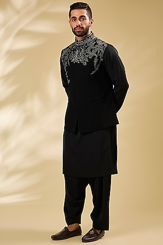Black Silk Embroidered Bundi Jacket Set by Seema Gujral Men