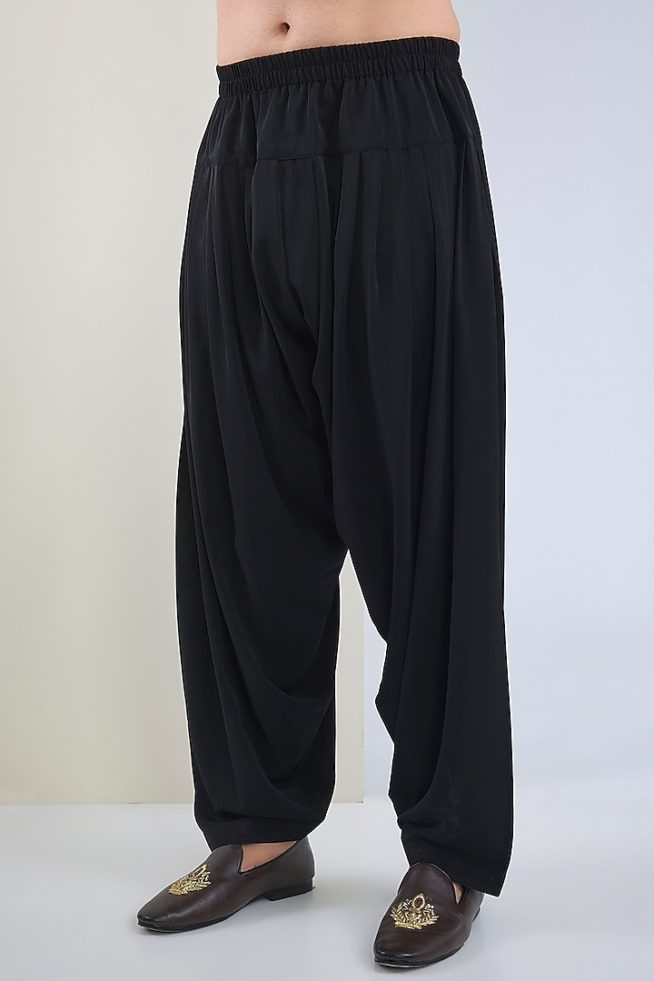 Black Silk Embroidered Kurta Set by Seema Gujral Men at Pernia's Pop Up Shop