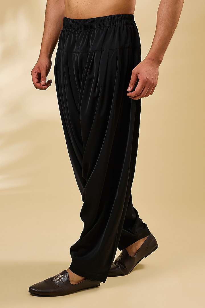 Black Silk Embroidered Kurta Set by Seema Gujral Men at Pernia's Pop Up Shop