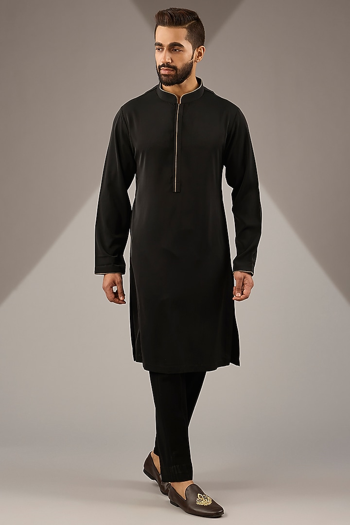 Black Silk Embroidered Bundi Jacket Set by Seema Gujral Men at Pernia's Pop Up Shop