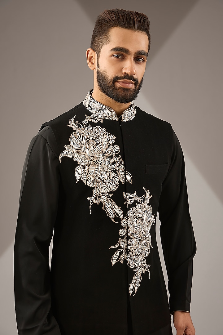 Black Silk Embroidered Bundi Jacket Set by Seema Gujral Men at Pernia's Pop Up Shop