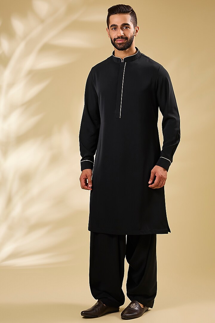 Black Silk Embroidered Bundi Jacket Set by Seema Gujral Men at Pernia's Pop Up Shop