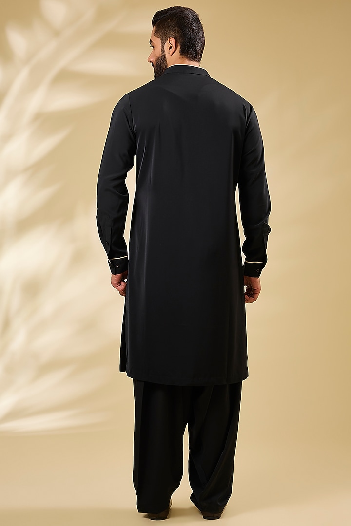 Black Silk Embroidered Bundi Jacket Set by Seema Gujral Men at Pernia's Pop Up Shop