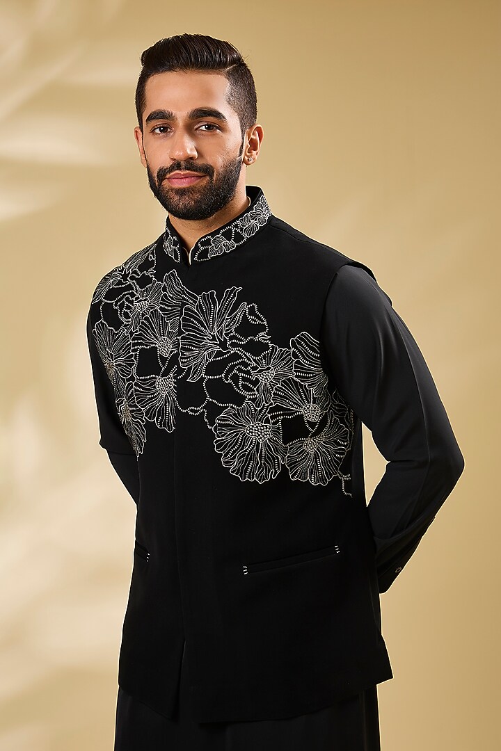 Black Silk Embroidered Bundi Jacket Set by Seema Gujral Men at Pernia's Pop Up Shop