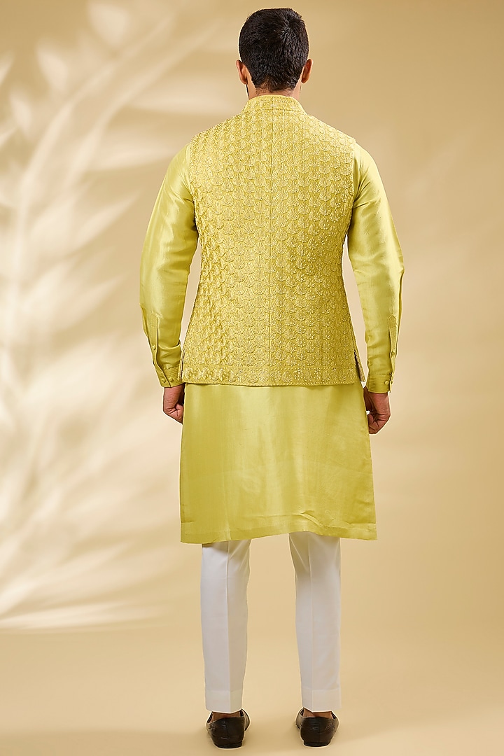 Yellow Silk Embroidered Bundi Jacket Set by Seema Gujral Men at Pernia's Pop Up Shop