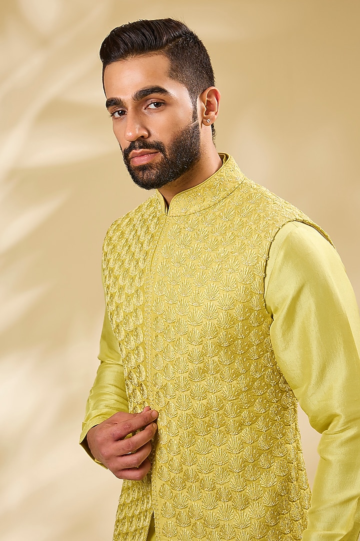 Yellow Silk Embroidered Bundi Jacket Set by Seema Gujral Men at Pernia's Pop Up Shop