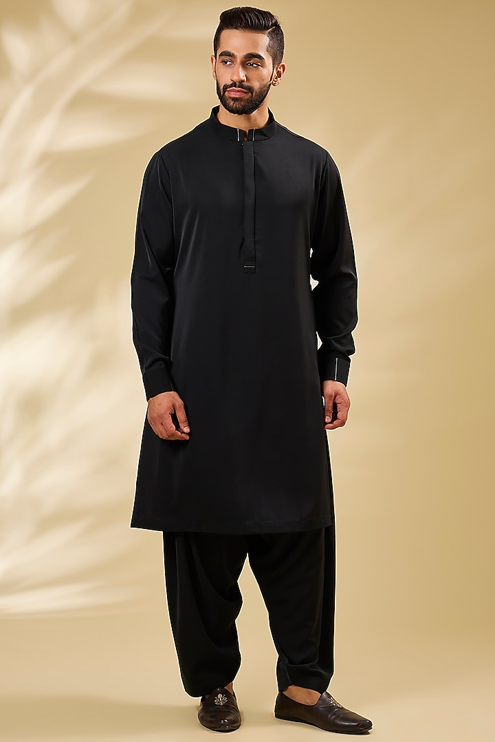 Black Italian Crepe Zari Embroidered Bundi Jacket Set by Seema Gujral Men at Pernia's Pop Up Shop