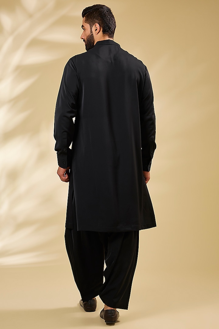 Black Italian Crepe Zari Embroidered Bundi Jacket Set by Seema Gujral Men at Pernia's Pop Up Shop